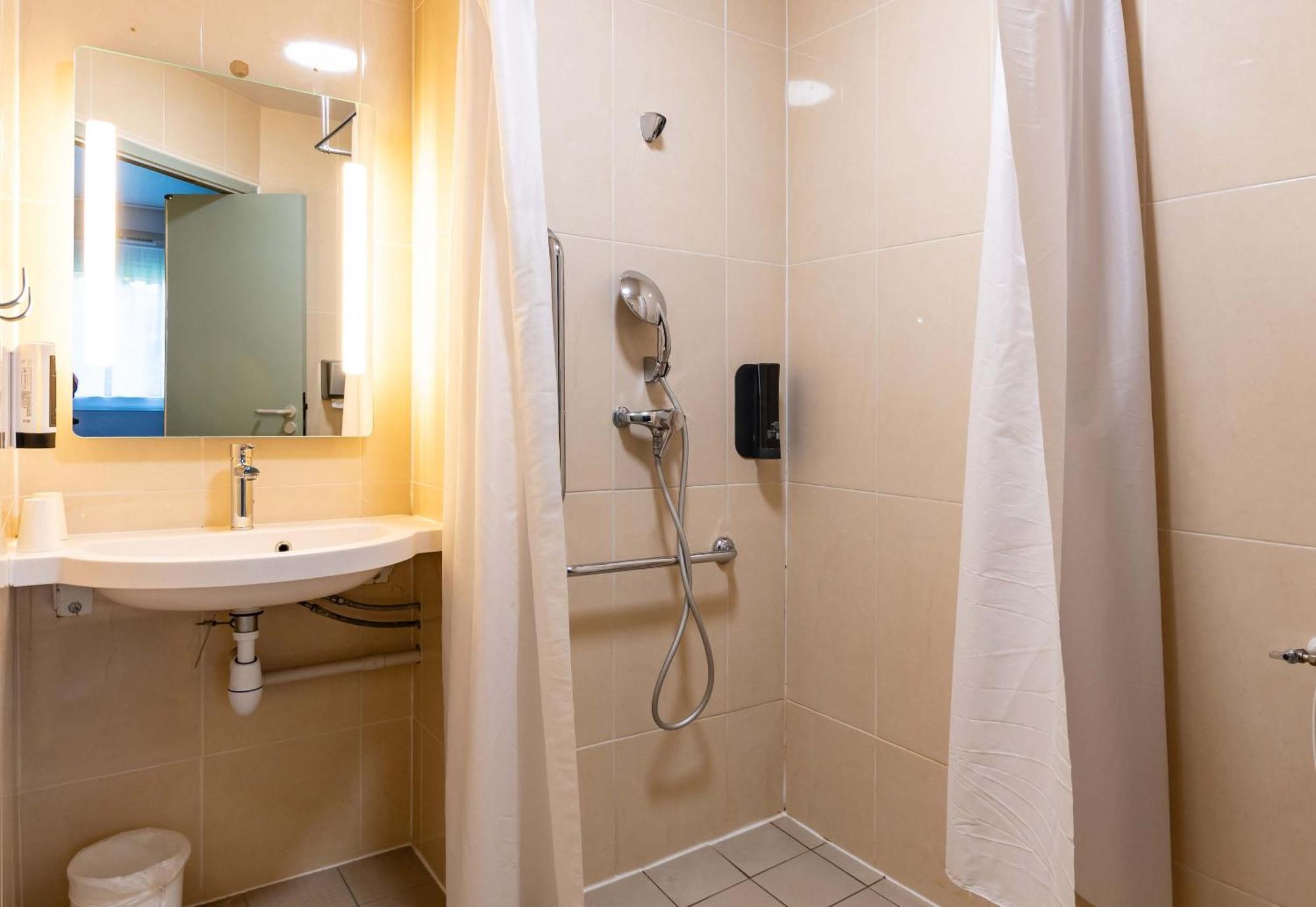 B&B Hotel Valence Sud Kültér fotó